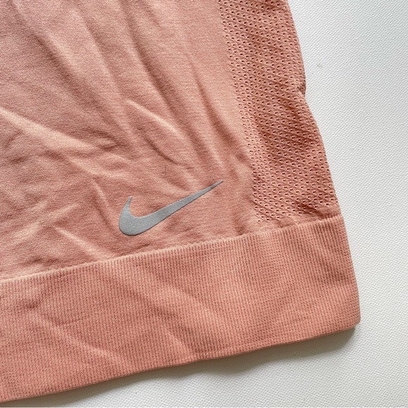 Nike Women’s Dri Fit Workout Top Blush Pink Medium - Picture 2 of 5